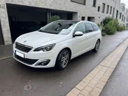 Weiß Gebraucht 2016 Peugeot 308 Allure Kombi | 11.800 € (Fairer Preis)