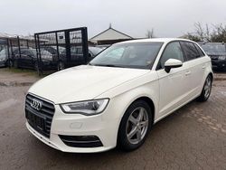 Weiß Gebraucht 2013 Audi A3 Sport Limousine | 7.900 € (Superpreis)