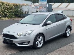 Silber Gebraucht 2016 Ford Focus Limousine | 6.390 € (Fairer Preis)