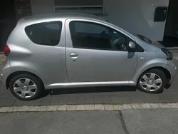 Silber Gebraucht 2006 Toyota Aygo Kleinwagen | 900 € (Fairer Preis)