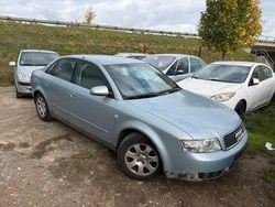 Grau Gebraucht 2001 Audi A4 Limousine | 990 € (Guter Preis)
