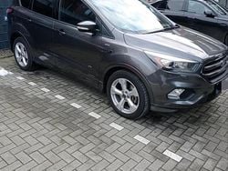 Grau Gebraucht 2017 Ford Kuga ST-Line SUV | 13.000 € (Guter Preis)