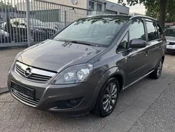 Gold Gebraucht 2010 Opel Zafira Edition Van / Kleinbus | 4.450 € (Etwas zu teuer)