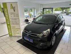 Silber Gebraucht 2016 Kia Rio DREAM-TEAM Edition Kleinwagen | 6.490 € (Fairer Preis)