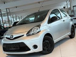 Silber Gebraucht 2012 Toyota Aygo Basis Kleinwagen | 4.991 € (Fairer Preis)
