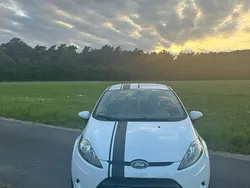 Weiß Gebraucht 2010 Ford Fiesta Kleinwagen | 4.000 €