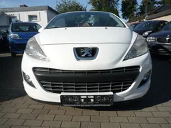 Weiß Gebraucht 2010 Peugeot 207 CC Premium Cabrio | 2.199 € (Fairer Preis)