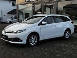 Weiß Gebraucht 2017 Toyota Auris Touring Sports Edition-S Kombi | 9.999 € (Fairer Preis)