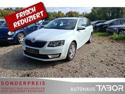 Laserweiss Gebraucht 2015 Skoda Octavia Ambition Kombi | 9.285 € (Guter Preis)