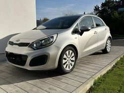 Silber Gebraucht 2014 Kia Rio Edition 7 Limousine | 5.900 € (Guter Preis)