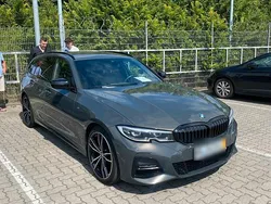 Grau Gebraucht 2020 BMW 320 M Sport Kombi | 21.200 € (Fairer Preis)
