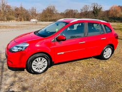Rot Gebraucht 2009 Renault Clio III Kombi | 2.649 €