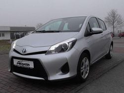 Silver metallic Gebraucht 2013 Toyota Yaris Hybrid Kleinwagen | 10.990 € (Fairer Preis)