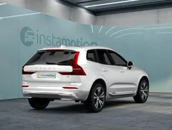 Weiß Gebraucht 2022 Volvo XC60 Momentum SUV | 34.399 € (Guter Preis)