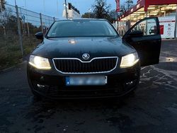 Schwarz Gebraucht 2013 Skoda Octavia Limousine | 8.299 € (Guter Preis)
