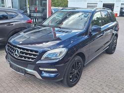 Cavansitblau metalliclack (metallic) Gebraucht 2013 Mercedes ML350 SUV | 21.990 € (Fairer Preis)