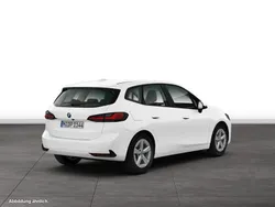 Alpinweiss Gebraucht 2024 BMW 216 Active Tourer Luxury Line Van / Kleinbus | 29.934 € (Etwas zu teuer)