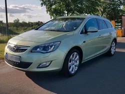 Grün Gebraucht 2011 Opel Astra Kombi | 6.390 € (Fairer Preis)