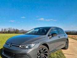 Grau Gebraucht 2023 VW Golf VIII Move Limousine | 28.500 € (Etwas zu teuer)