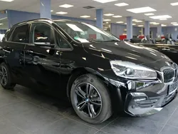 Schwarz Gebraucht 2019 BMW 218 Active Tourer Sport Line Van / Kleinbus | 17.980 € (Fairer Preis)