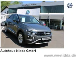 Indiumgrau metallic Gebraucht 2024 VW T-Roc Life SUV | 28.994 € (Guter Preis)