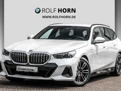 Weiß Gebraucht 2024 BMW 520 Comfort Edition Kombi | 54.450 € (Fairer Preis)