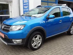 Blau Gebraucht 2015 Dacia Sandero Prestige Kleinwagen | 8.850 € (Etwas zu teuer)