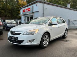 Weiß Gebraucht 2010 Opel Astra Kombi | 2.800 €