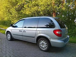 Silber Gebraucht 2004 Chrysler Voyager Van / Kleinbus | 2.150 €