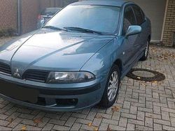 Grün Gebraucht 2002 Mitsubishi Carisma Elegance Limousine | 1.000 € (Superpreis)