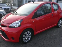 Rot Gebraucht 2012 Toyota Aygo Basis Kleinwagen | 3.498 € (Fairer Preis)