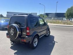 Grau Gebraucht 2011 Suzuki Jimny Style SUV | 15.500 €