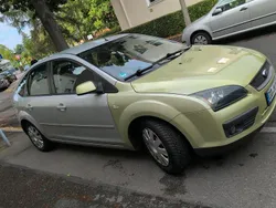 Silber Gebraucht 2005 Ford Focus Ghia Limousine | 2.000 € (Guter Preis)