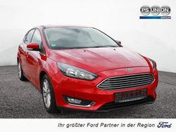 Candy rot Gebraucht 2016 Ford Focus Titanium Limousine | 7.990 € (Fairer Preis)