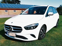 Weiß Gebraucht 2022 Mercedes B200 Style Van / Kleinbus | 25.400 € (Guter Preis)
