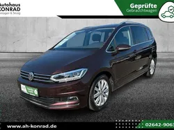 Rot Gebraucht 2018 VW Touran Highline Van / Kleinbus | 26.990 € (Fairer Preis)