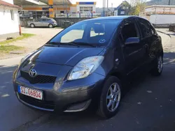 Grau Gebraucht 2009 Toyota Yaris Limousine | 1.950 € (Etwas zu teuer)