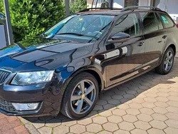 Schwarz Gebraucht 2013 Skoda Octavia Ambition Kombi | 6.900 € (Superpreis)