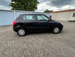 Schwarz Gebraucht 2011 Skoda Fabia Kleinwagen | 4.100 € (Fairer Preis)