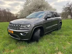 Grau Gebraucht 2017 Jeep Grand Cherokee Overland SUV | 28.500 € (Etwas zu teuer)