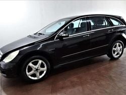 Obsidianschwarz metalliclack Gebraucht 2006 Mercedes R320 Sport Van / Kleinbus | 3.999 € (Etwas zu teuer)