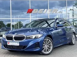 Blau (phytonicblau metallic) Gebraucht 2023 BMW 320 Shadowline Kombi | 36.190 € (Fairer Preis)