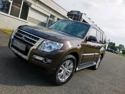 Braun Gebraucht 2018 Mitsubishi Pajero Edition SUV | 35.980 € (Fairer Preis)