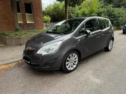 Grau Gebraucht 2010 Opel Meriva Van / Kleinbus | 5.800 €