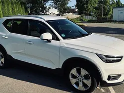 Weiß Gebraucht 2020 Volvo XC40 Momentum SUV | 28.800 € (Fairer Preis)