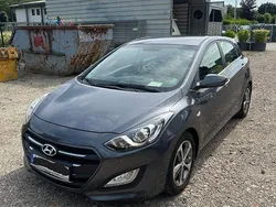 Grau Gebraucht 2015 Hyundai i30 YES! Silver Limousine | 7.900 € (Fairer Preis)