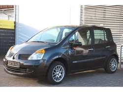 Schwarz Gebraucht 2006 Renault Modus Van / Kleinbus | 2.590 € (Fairer Preis)