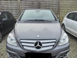 Silber Gebraucht 2009 Mercedes 180 Limousine | 7.500 € (Etwas zu teuer)