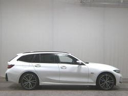 Weiss Gebraucht 2022 BMW 320e M Sport Kombi | 29.480 € (Fairer Preis)