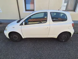 Weiß Gebraucht 2004 Toyota Yaris Sol Limousine | 1.200 € (Guter Preis)
